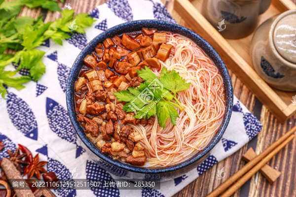 牛肉筍子米線