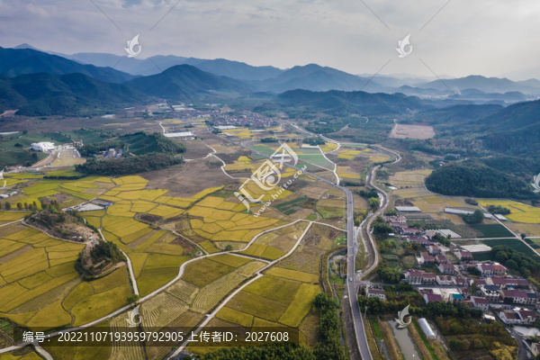 航拍浙江上虞張村秋日田園風光