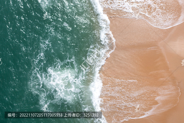 航拍海浪沙灘