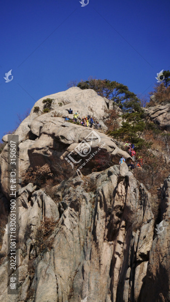懸崖上的登山隊(duì)伍