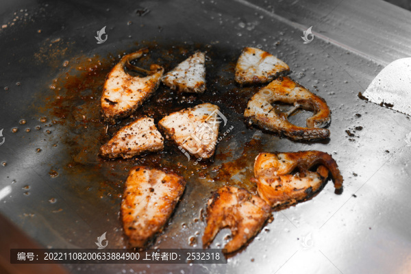 鐵板燒魚排鐵板鱈魚排日料美食