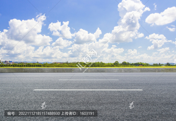 戶外干凈的瀝青道路
