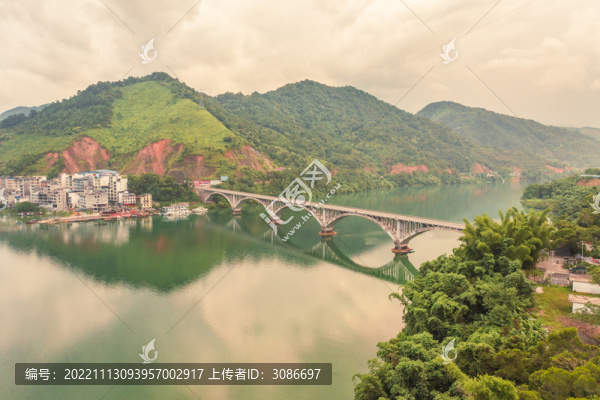 紅水河?xùn)|蘭風(fēng)光