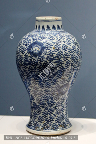 清代青花纏枝花紋瓶