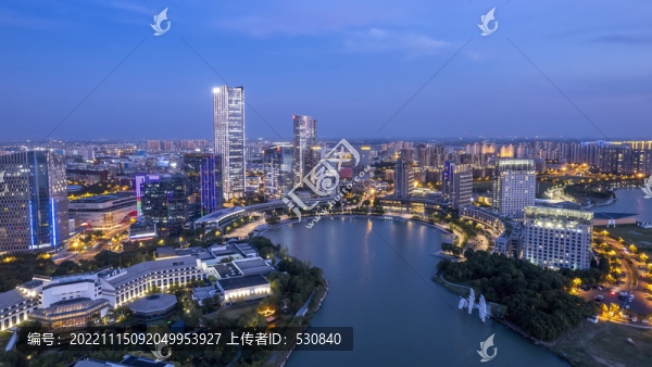 航拍蘇州現(xiàn)代建筑夜景
