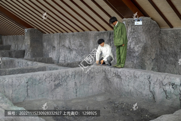 廣富林考古現(xiàn)場