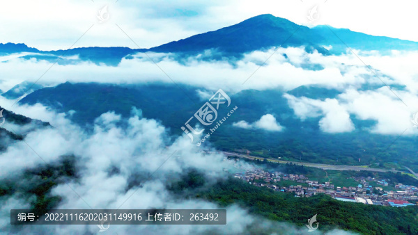 云霧升騰仙氣飄飄的馬耳山