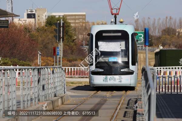 沈陽機場的有軌電車車站站臺