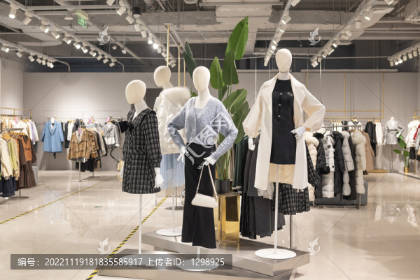 時(shí)尚女裝冬裝專賣店陳列設(shè)計(jì)