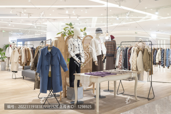 時(shí)尚女裝冬裝專賣店陳列設(shè)計(jì)