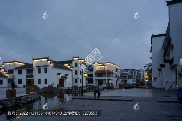 傍晚農(nóng)村小區(qū)