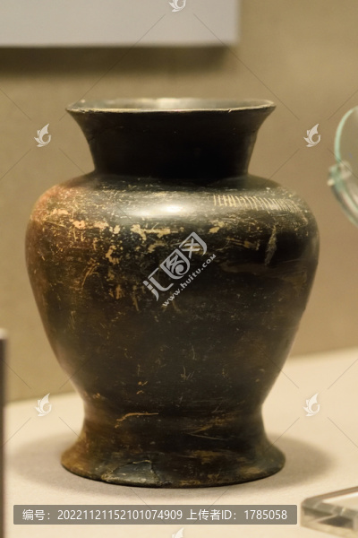 黑陶刻符罐