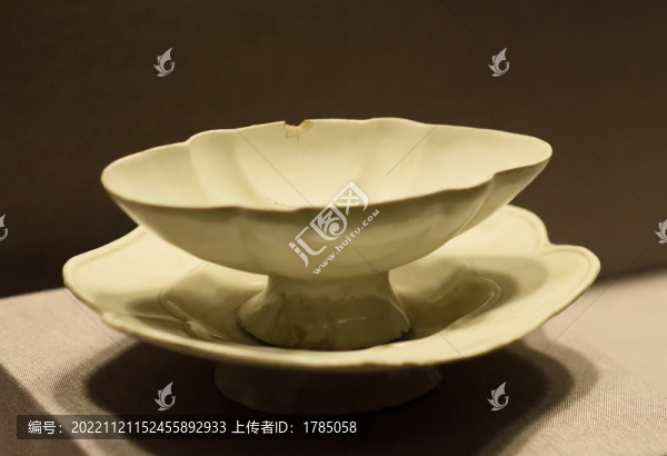 白釉海棠杯