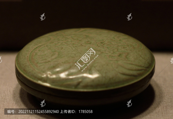 青釉摩羯紋粉盒