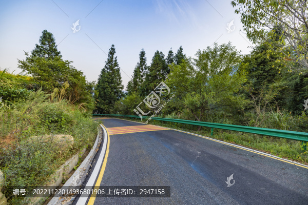 江西婺源江嶺景區(qū)上山的道路