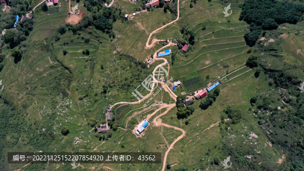 航拍秦嶺風(fēng)光藍(lán)田流峪寺村