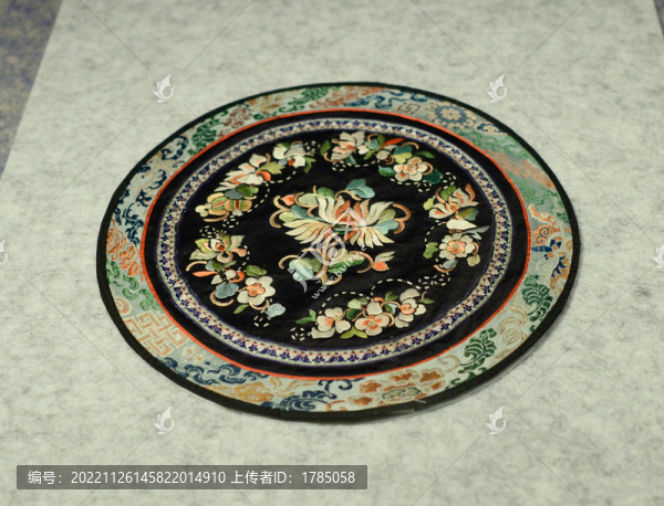 青緞地平針繡菊花瓜瓞團(tuán)花