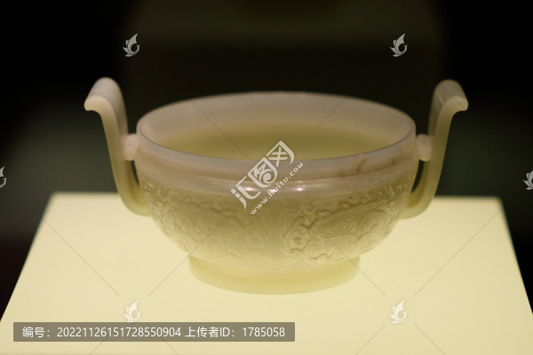 白玉獸面紋朝天冠耳爐