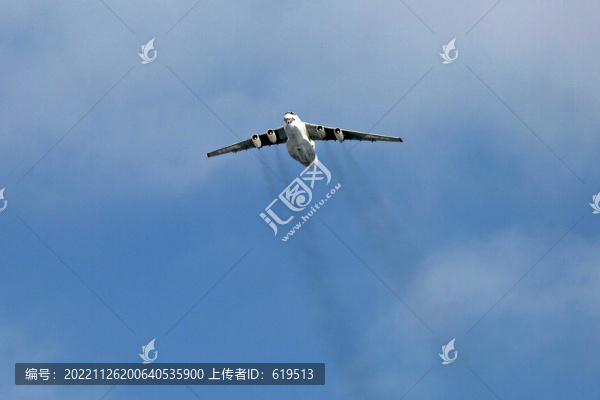 轟鳴飛過頭頂?shù)囊翣?6飛機(jī)