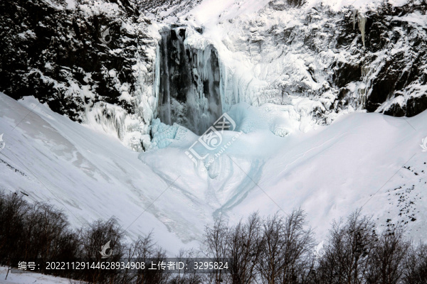 冰雪長白山上的冰瀑