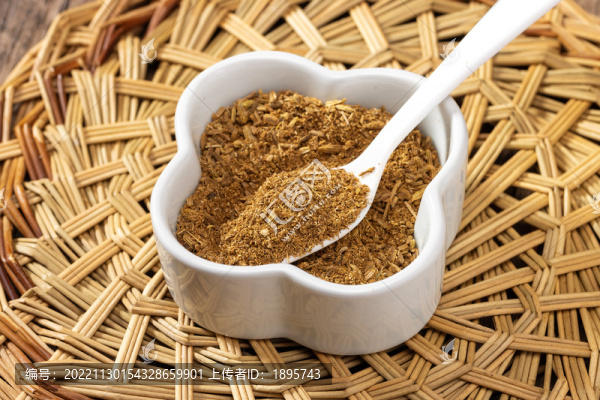 小料盤子里的小茴香面特寫