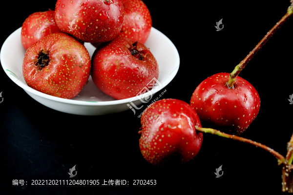 黑底紅山楂