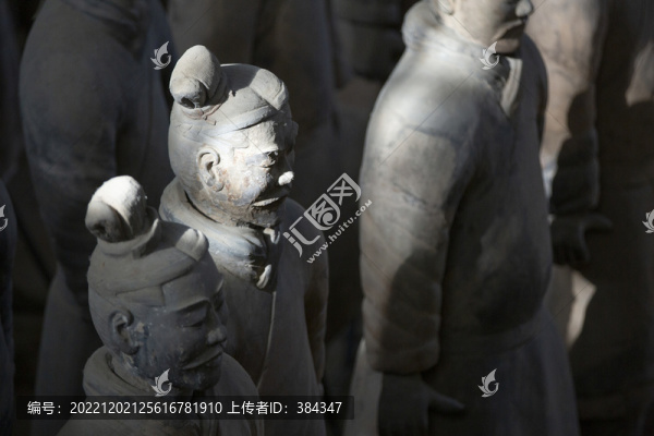 百態(tài)秦始皇兵馬俑