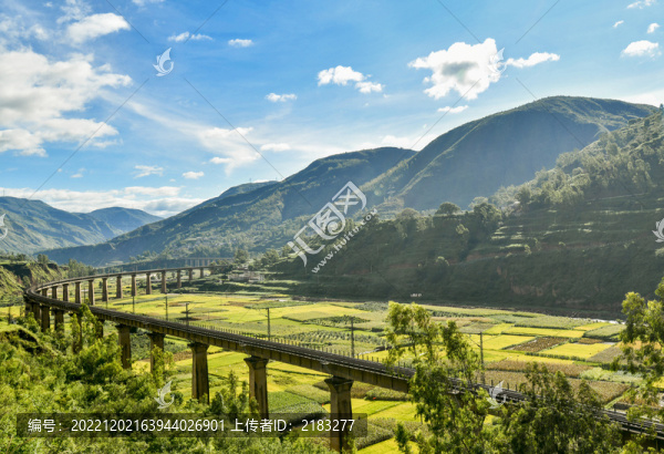 長(zhǎng)龍穿山