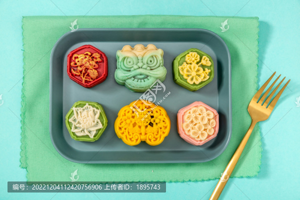 手工制作的中國(guó)風(fēng)傳統(tǒng)花式月餅
