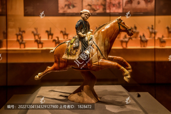 唐三彩騰空馬文物