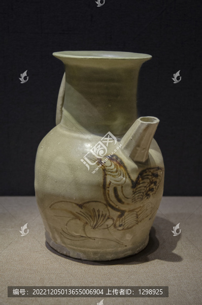 唐代長(zhǎng)沙窯青釉花鳥(niǎo)紋執(zhí)壺