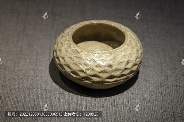 西晉越窯青瓷網(wǎng)格紋水盂