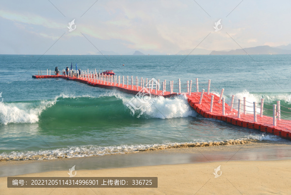 深圳大梅沙海濱海浪
