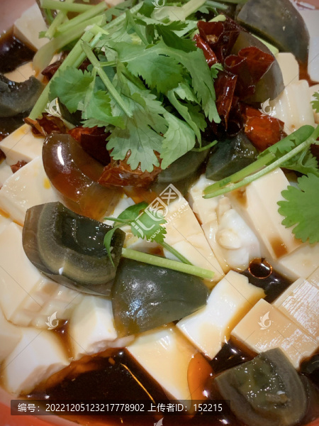 皮蛋拌豆腐