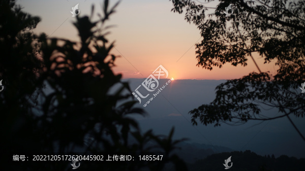 山頂日出