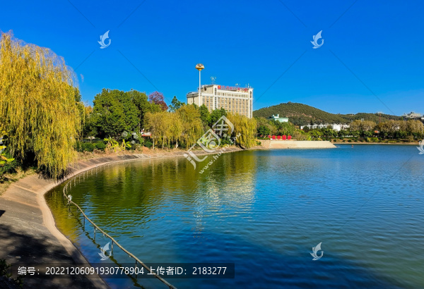城邊小景