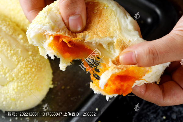 撕開(kāi)的麻薯面包