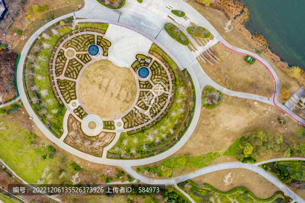 航拍鄭州龍子湖公園環(huán)形廣場(chǎng)