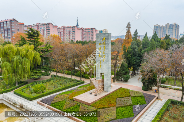 航拍鄭州碧沙崗公園紀(jì)念碑