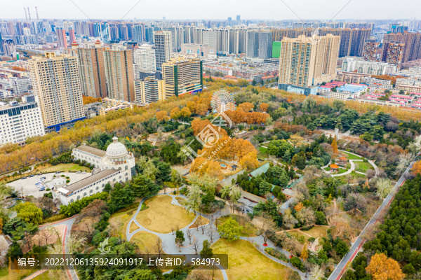 航拍鄭州碧沙崗公園草坪綠地
