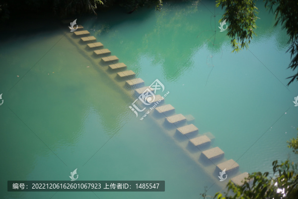 水中石橋