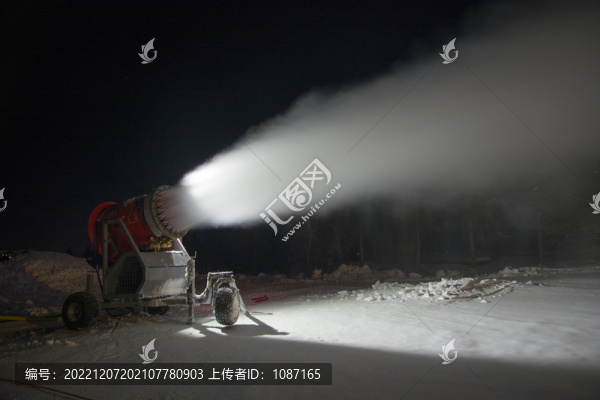 夜間人工造雪