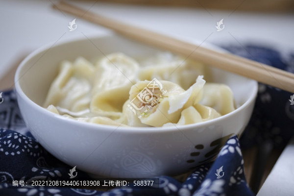 傳統(tǒng)手工鮮肉白菜水餃