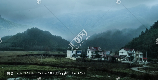 雨后的皖南民居