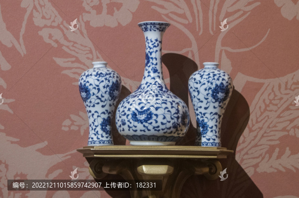 青花瓷瓶