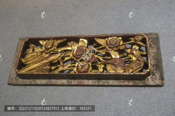 金漆木雕花卉紋絳環(huán)板