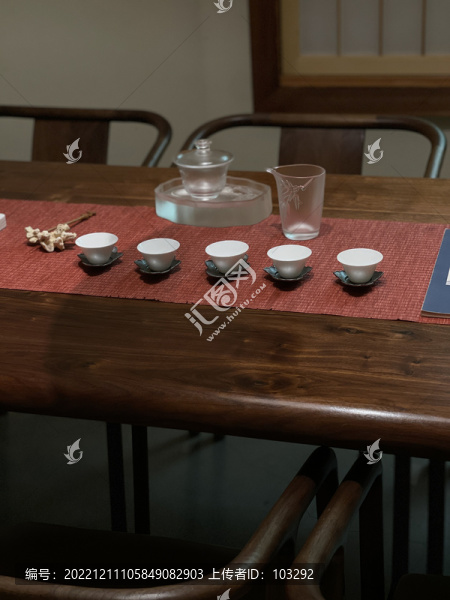 茶室里的茶具