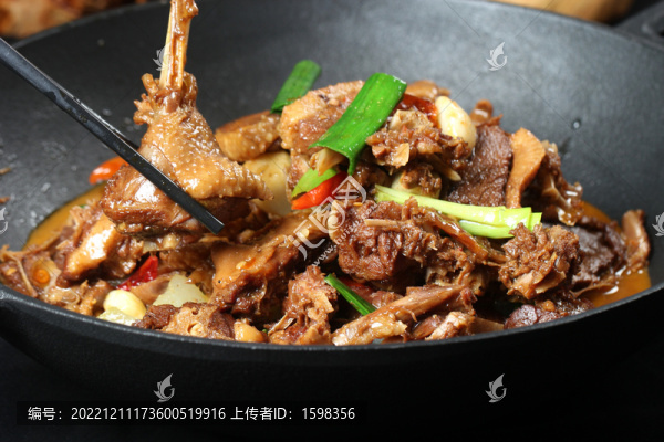 鐵鍋燜鵝