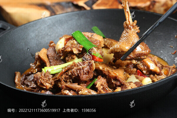 鐵鍋炒鴨