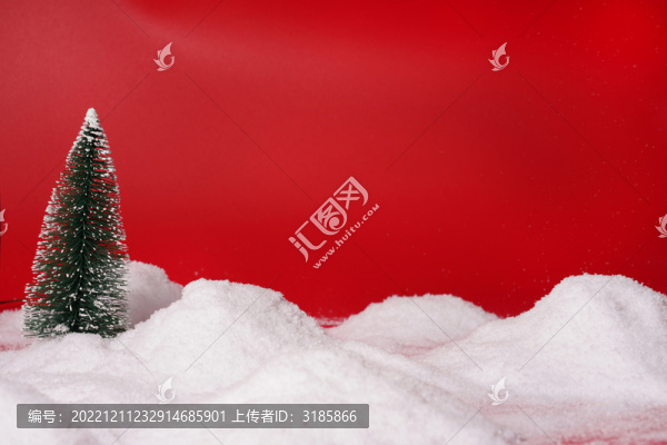 雪地圣誕樹